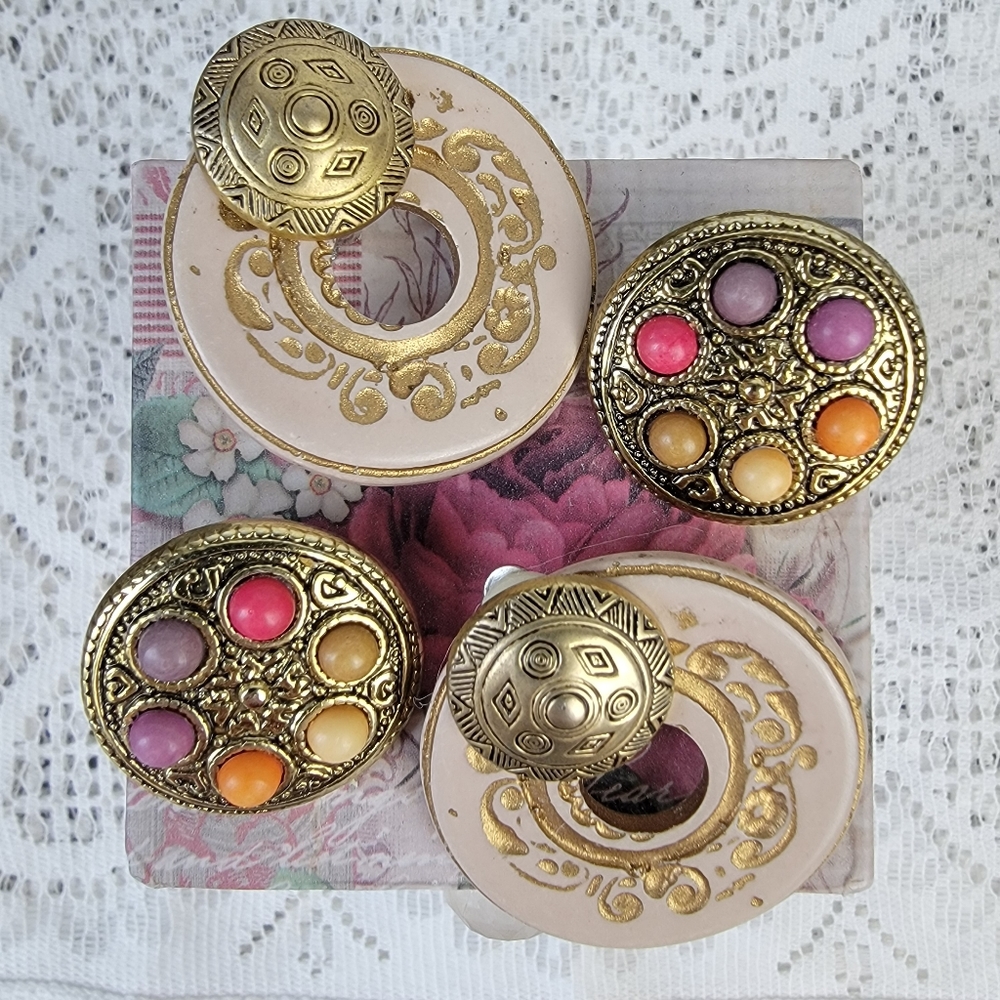 Two pairs of Vintage Clip On Earrings - Picture 2 of 12